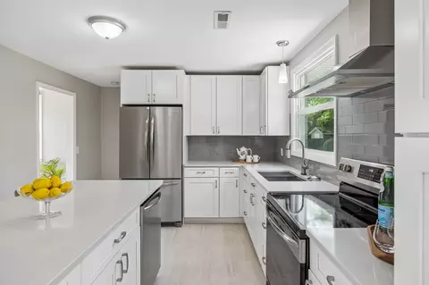 Kitchen - 166 Jacksonian Dr, Hermitage, TN 37076 photo 2 of 5