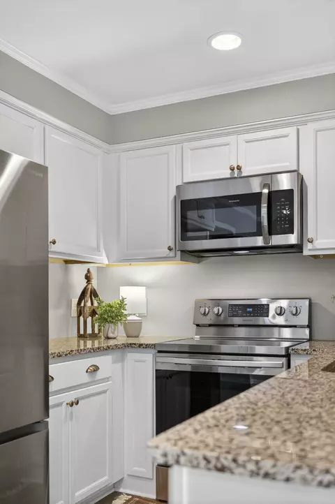 Kitchen - 3524 Learning Ln, Murfreesboro, TN 37128 photo 5 of 6