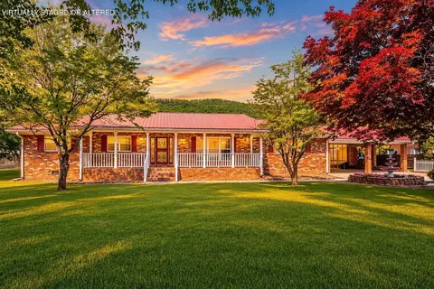 8313 Springfield Rd, Soddy Daisy, TN 37379