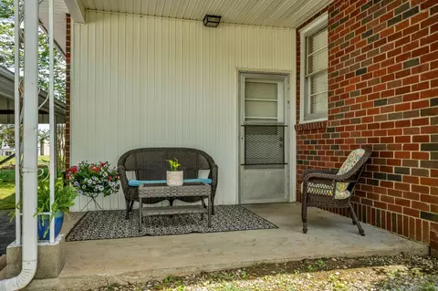 Exterior - 1006 Hershell St, Burns, TN 37029 photo 7 of 10