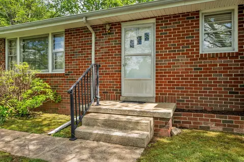 Exterior - 1006 Hershell St, Burns, TN 37029 photo 5 of 10