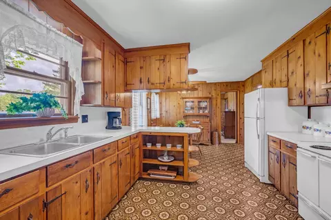 Kitchen - 1006 Hershell St, Burns, TN 37029 photo 2 of 4