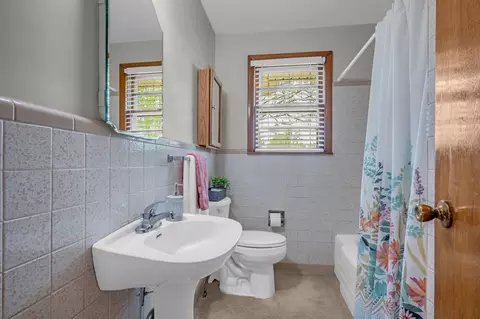 Bath - 1006 Hershell St, Burns, TN 37029 photo 1 of 2
