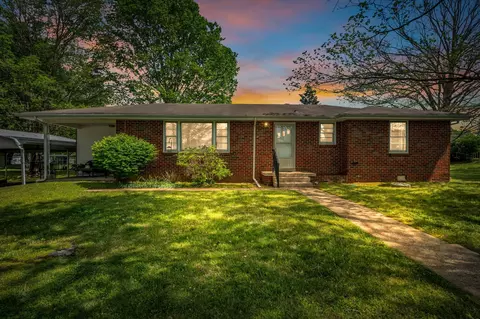 Exterior - 1006 Hershell St, Burns, TN 37029 photo 2 of 10