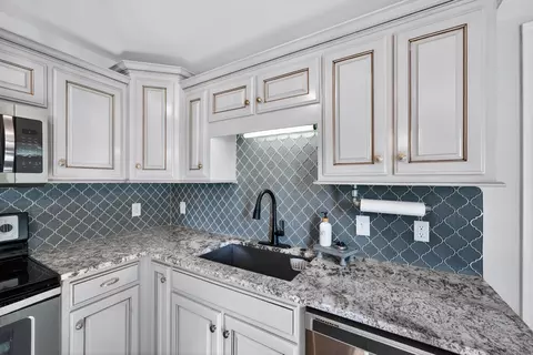 Kitchen - 253 Spring Meadows Ln, Morrison, TN 37357 photo 2 of 4