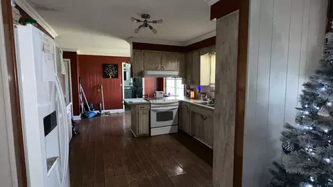 Entry Way - 244 Old Jackson Hwy, Loretto, TN 38469 photo 1 of 1