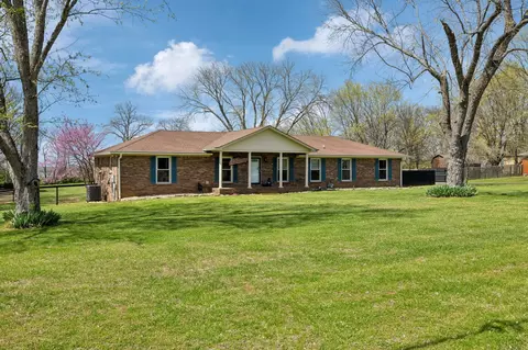 438 Nichols Cir W, Gallatin, TN 37066