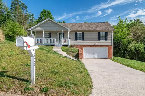 902 Clay Hill Dr, Soddy Daisy, TN 37379