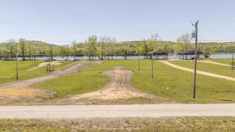 461 Hardin Bottom Rd, Clifton, TN 38425