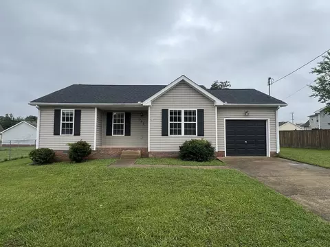 303 Pappy Dr, Oak Grove, KY 42262