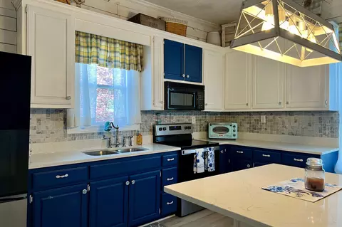 Kitchen - 403 Cedar St, Franklin, KY 42134 photo 2 of 3