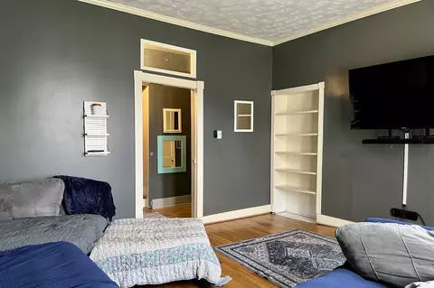 Living - 403 Cedar St, Franklin, KY 42134 photo 1 of 2