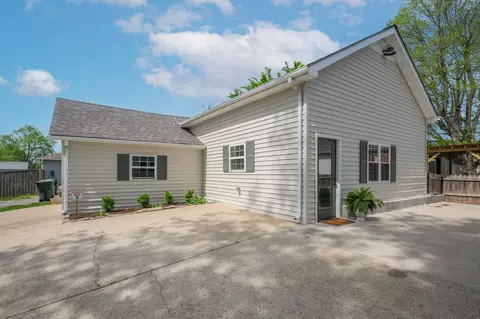 Exterior - 404 Murrell St, Dickson, TN 37055 photo 9 of 14