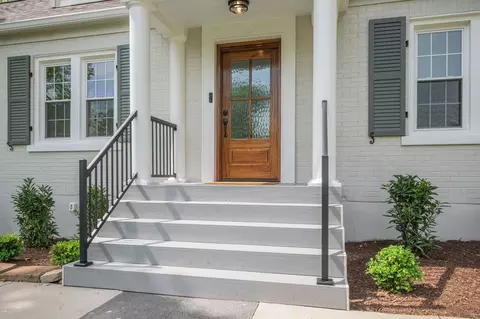 Exterior - 404 Murrell St, Dickson, TN 37055 photo 6 of 14