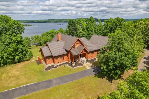 685 River Oaks Dr, Big Sandy, TN 38221