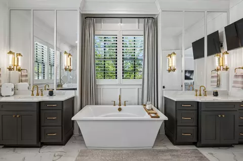 Bath - 2014 Eliot Rd, Franklin, TN 37064 photo 1 of 5