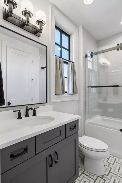 Bath - 2014 Eliot Rd, Franklin, TN 37064 photo 4 of 5