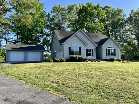 302 Aubrey Ct, Burns, TN 37029