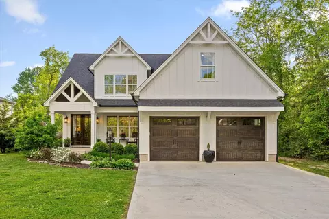 2007 Walnut St, Signal Mountain, TN 37377