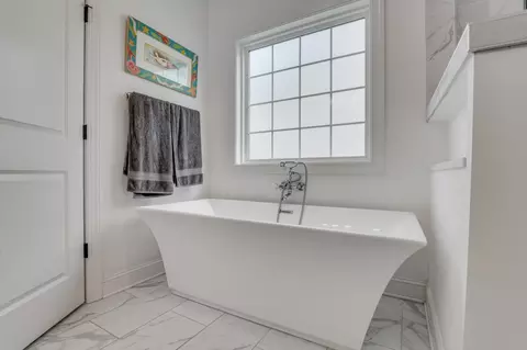 Bath - 4165 Barnsley Loop, Ooltewah, TN 37363 photo 4 of 8