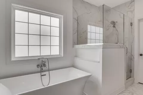 Bath - 4165 Barnsley Loop, Ooltewah, TN 37363 photo 6 of 8