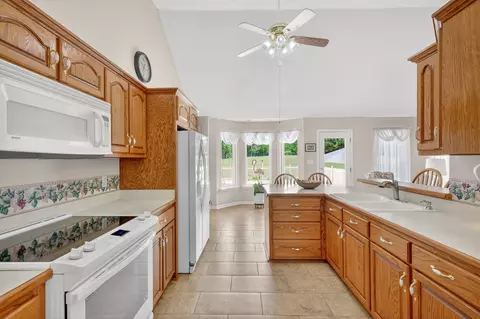 Kitchen - 590 Allisona Rd, Eagleville, TN 37060 photo 3 of 4
