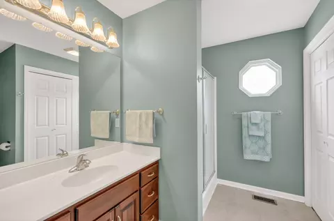 Bath - 590 Allisona Rd, Eagleville, TN 37060 photo 1 of 3