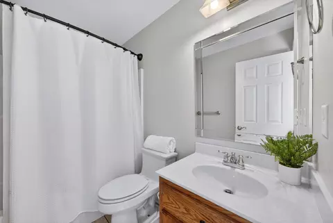 Bath - 1505 Heller Rdg, Spring Hill, TN 37174 photo 1 of 3