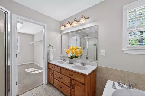 Bath - 1505 Heller Rdg, Spring Hill, TN 37174 photo 3 of 3