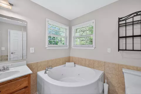 Bath - 1505 Heller Rdg, Spring Hill, TN 37174 photo 2 of 3