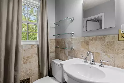 Bath - 106 Canary Dr, Dickson, TN 37055 photo 1 of 4