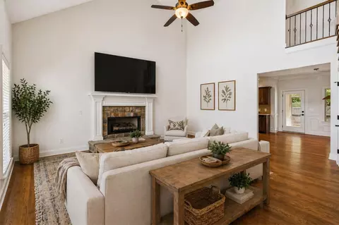 Living - 220 Windmill Trl, Hermitage, TN 37076 photo 2 of 2