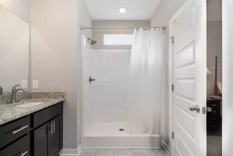 Bath - 2074 Morgan Ct, Springfield, TN 37172 photo 2 of 4
