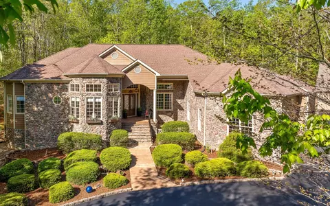 240 Horseshoe Bend Rd E, Signal Mountain, TN 37377