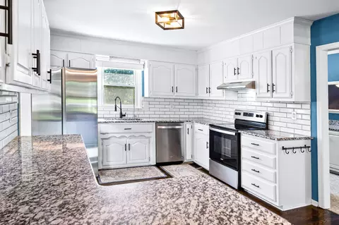 704 Redwood Cir, Columbia, TN 38401