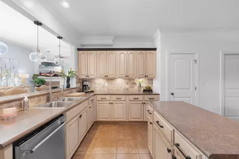 Kitchen - 99 Emerald Ridge Cv, Jackson, TN 38305 photo 4 of 4