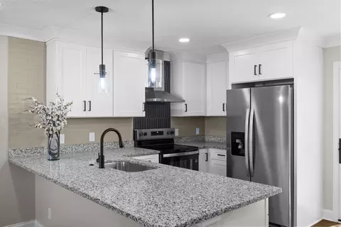 Kitchen - 203 22nd Ave E, Springfield, TN 37172 photo 2 of 2