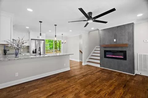 Living - 203 22nd Ave E, Springfield, TN 37172 photo 3 of 3