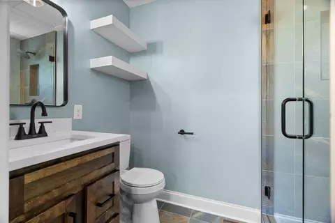 Bath - 203 22nd Ave E, Springfield, TN 37172 photo 2 of 3