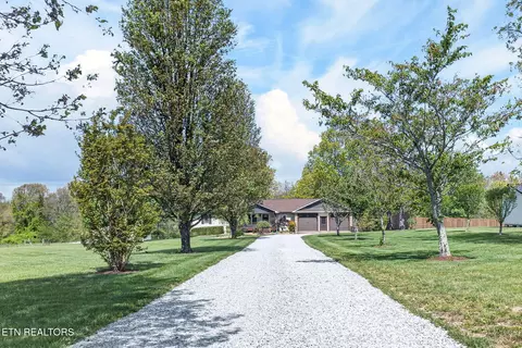 7668 Plateau Rd, Crossville, TN 38571