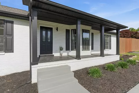 2068 Shawnee Ln, Greenbrier, TN 37073