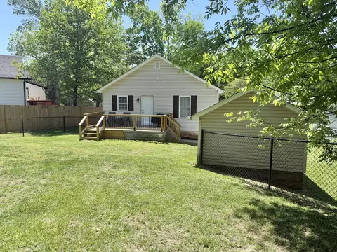 Exterior - 413 W 5th St, Dickson, TN 37055 photo 5 of 7