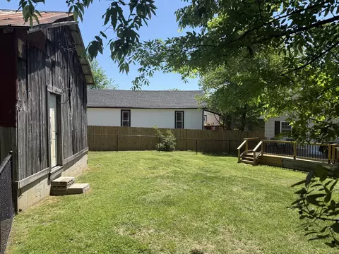 Exterior - 413 W 5th St, Dickson, TN 37055 photo 6 of 7