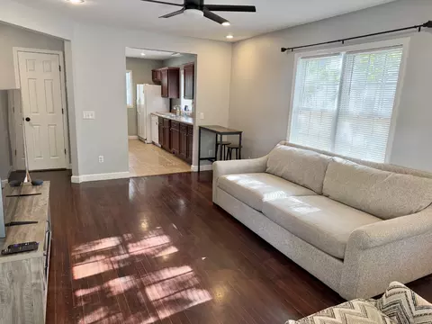 Living - 413 W 5th St, Dickson, TN 37055 photo 1 of 2