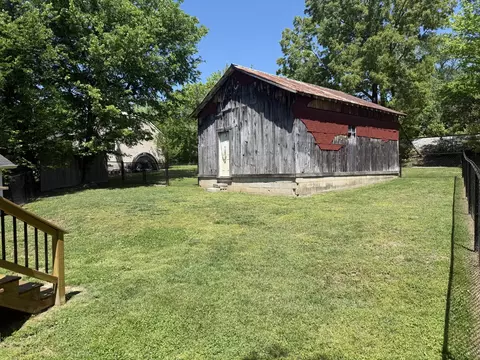 Exterior - 413 W 5th St, Dickson, TN 37055 photo 4 of 7