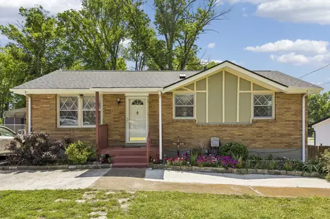 261 Eisenhower Dr, Nashville, TN 37211