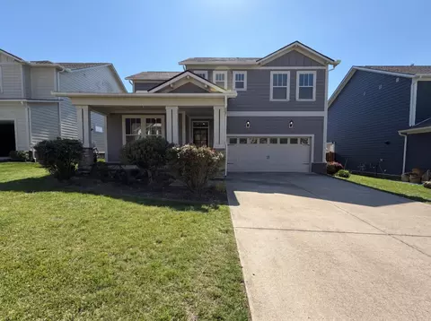 3372 Vinemont Dr, Thompsons Station, TN 37179
