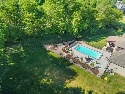 251 Harrowgate Dr, Clarksville, TN 37043