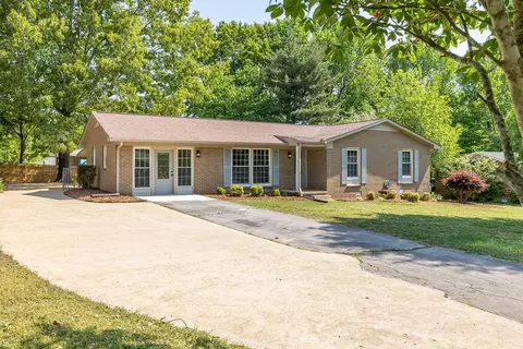 1606 Whippoorwill Dr, Lawrenceburg, TN 38464