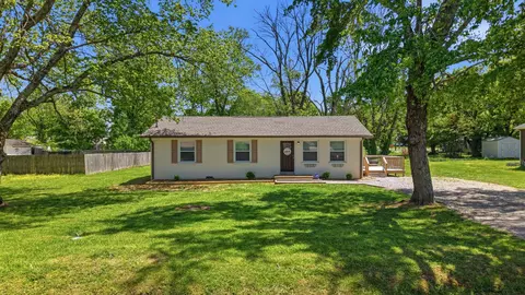 1302 E Grundy St, Tullahoma, TN 37388